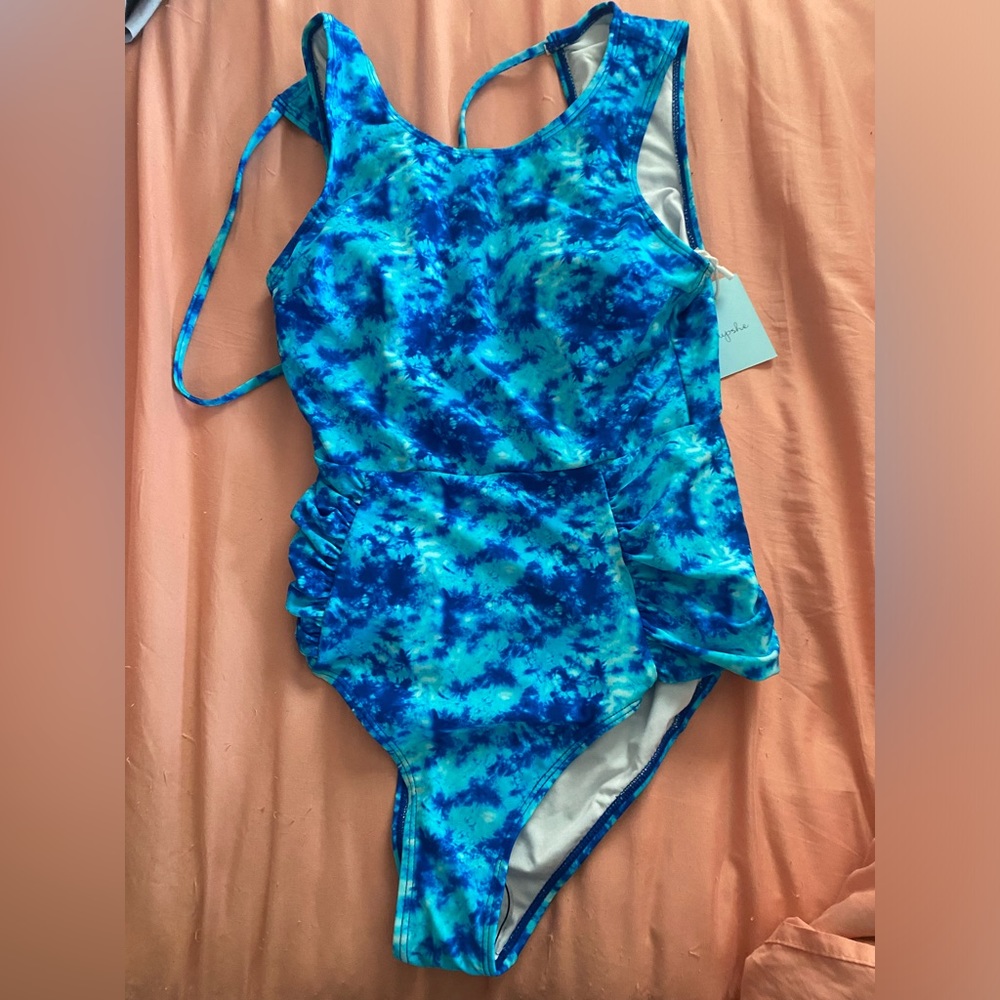 Cupshe bathing suit, live Life on the beach